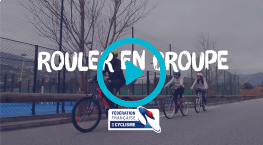 Rouler en groupe sur la voie publique